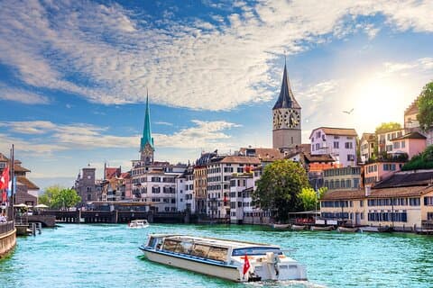 Transfert privé de Interlaken à Zurich, arrêt de 2h à Lucerne