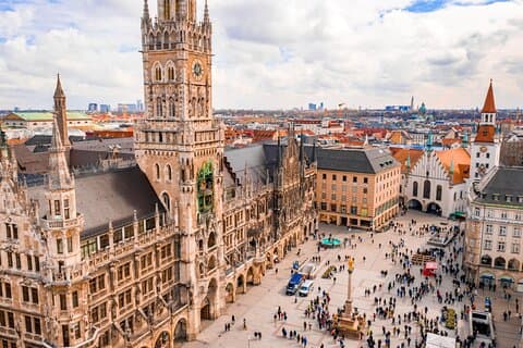 Private transfer: Vilshofen to Munich with 2h sightseeing stop