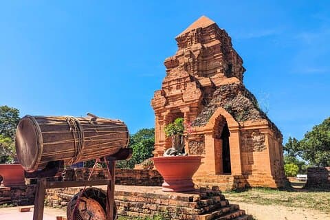 Mui Ne Nature and Culture Experience: Sand Dunes, Ponashu Tower