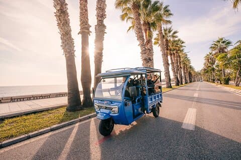 Malaga in Tuk Tuk i : 1 o 2 ore Tour privato della città