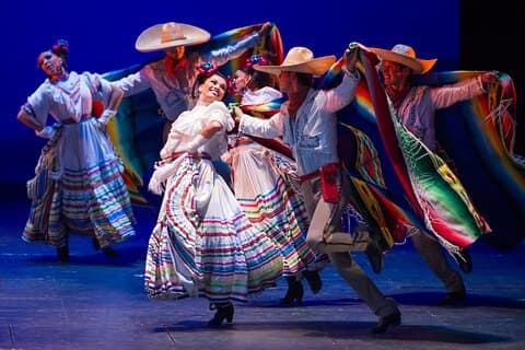 Petit groupe: découvrez le ballet folklorique du Mexique