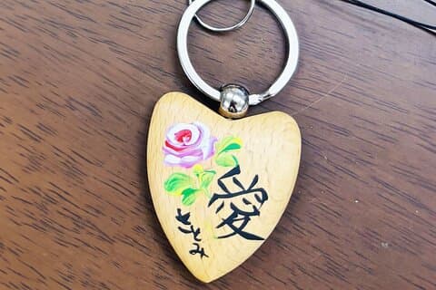 Realizzare portachiavi in vernice alta con scrittura Kanji in Hyogo