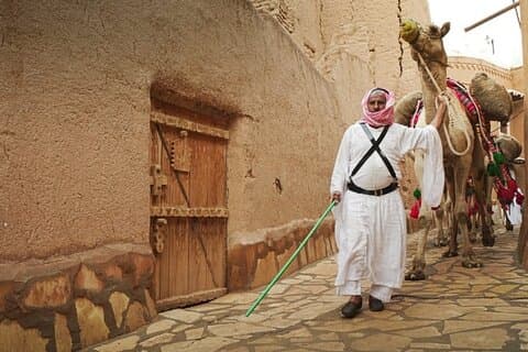Stap in de geschiedenis Een rondleiding door Ushaiqer Heritage Village