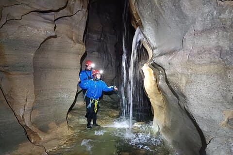 Verken Cave Stream & Castle Hill (Privéexcursie aan wal)