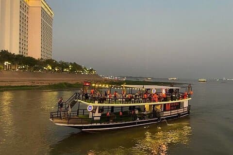 Phnom Penh Sunset Cruise met onbeperkt bier- en BBQ-buffet