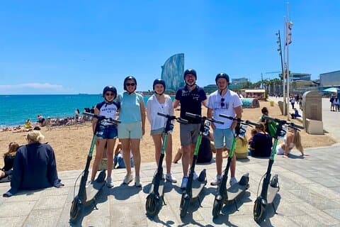 Tour panoramico in scooter o in e-bike a Barcellona