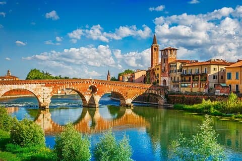 Privat transfer fra Zürich til Verona med 2h stop i Como