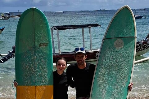 Surfunterricht, Camps und Führung - Bali, Indonesien.
