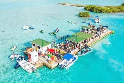 Noah's Ark Beach Club Tour på en privat katamaran