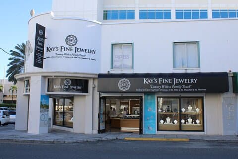 Diamant og cocktails en shopping oplevelse i Grand Cayman