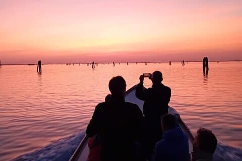 Passeio de barco privativo de 5 horas pela Lagoa de Veneza com guia local.