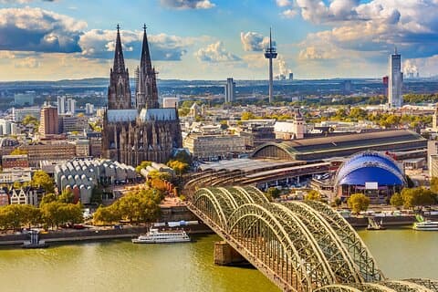 Privat transfer från Brygge till Köln med 2h Sightseeing stopp