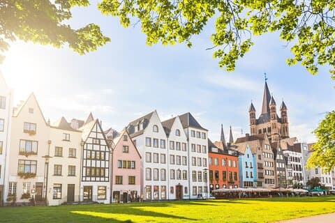 Privater Transfer von Brügge nach Köln, 2h Halt in Aachen
