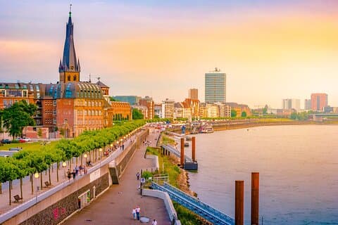 Private transfer from Brussels to Düsseldorf, 2h Stop in Liege