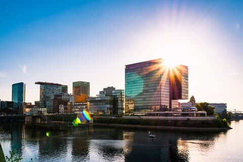 Privé transfer: Brussel naar Düsseldorf, 2u Halte in Maastricht