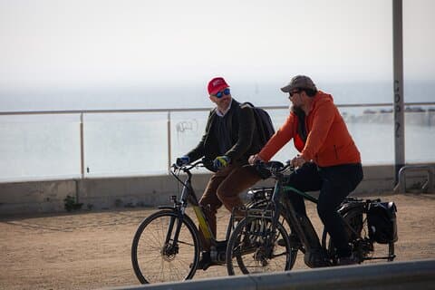 Barcelona E-bike guidet tur, kabelbil og seiling opplevelse