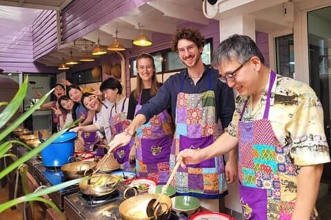 Bangkok Aprenda lições de culinária tailandesa com um tour de mercado local