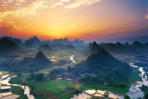Guilins Grand Li River Bamboo Rafting and Summit Sunset
