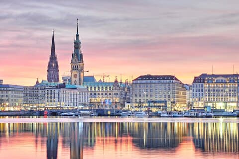 Private direct transfer from Amsterdam to Hamburg
