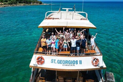 Une expérience de location privée de yacht de luxe Protaras