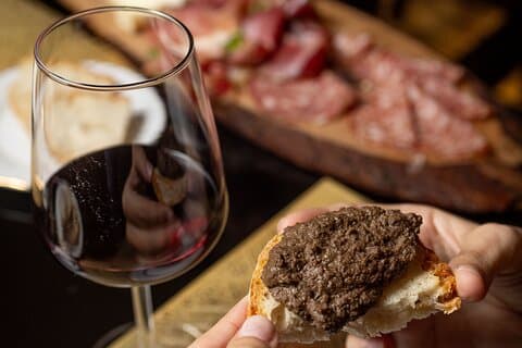 Florens Lyx Vinprovning Upplevelse och kallskuret & sommelier