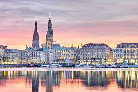 Private transfer from Amsterdam to Hamburg, 2h Stop in Apeldoorn