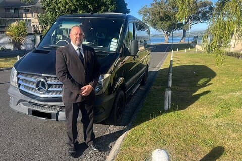 Luxury Auckland Private Tour in Modern Black Mercedes Tourer