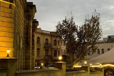 Tour de Bakú (Ciudad Vieja-Moderna Bakú)