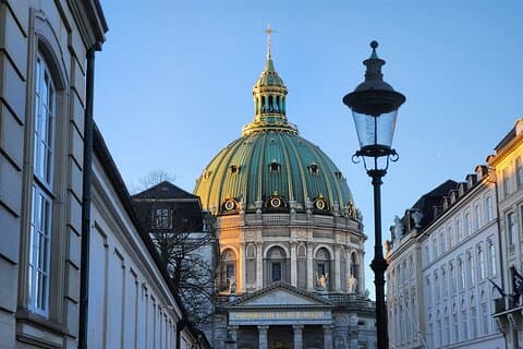 Walk & Canal Tour: Copenhagen Highlights + Changing of the Guards