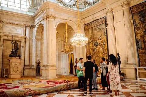 Madrid in een dagtour: Koninklijk Paleis, Historisch Centrum & Prado Museum