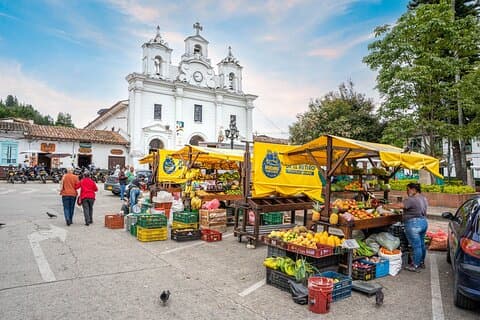 Petites villes antioquiennes : Une visite culturelle et gastronomique