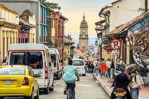 Bogota Walking Tour : Upptäck populära sevärdheter och dolda pärlor
