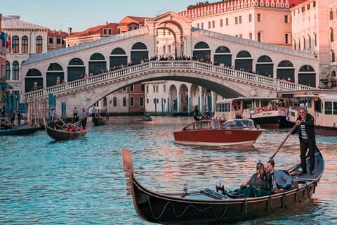 Perler af Italien; Semi-Private Tour Dedicated Tour Leader & Car