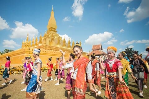 ビエンチャン市内日帰りツアーとブッダパーク訪問(ランチ付き)