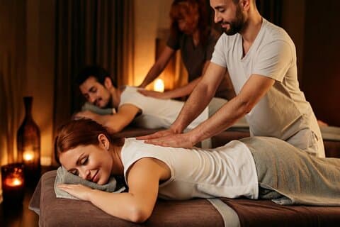 Paarmassage und Gesichtsbehandlung