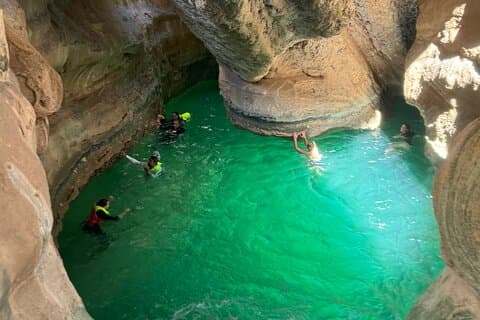 Wadi Shab et gouffre avec guide local