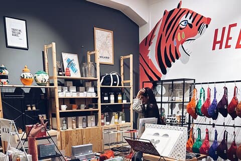 Tour de Milán por tiendas y lugares culturales con charlas amistosas