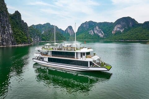 Hanoi: Halong Bay Day Cruise - Buffet lunsj og limousinservice