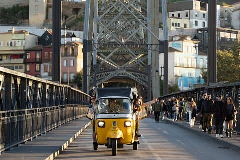 Porto: Fun Private Tuk Tuk Tour