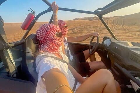 Buggy rijden in Dubai (rode duinen woestijn )