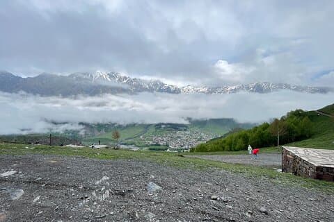 Kazbegi undrar från forntida fort till snötäckta toppar