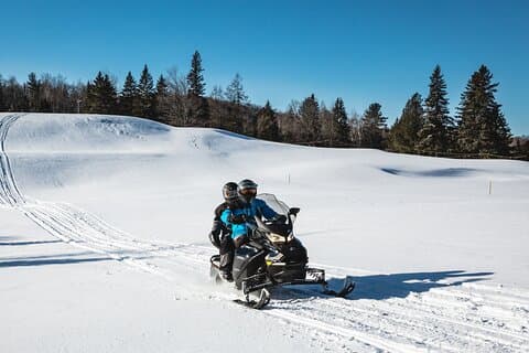 Laurentians: Guided excursion by snowmobile