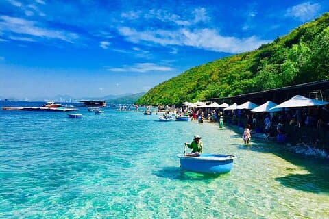 Snorkeling sulla barriera corallina e festa galleggiante da Nha Trang