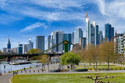 Privétransfer van Brussel naar Frankfurt, 2 uur halte in Keulen