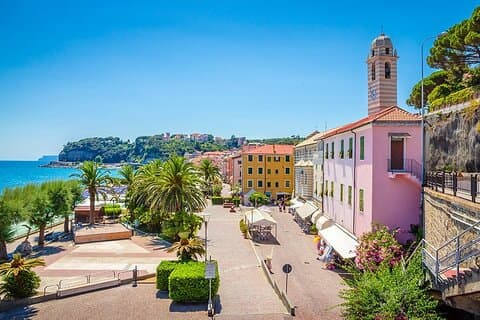 Private Savona, Art Gallery & Ceramic Museum Tour from Port