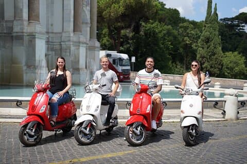Vespa-tur i Rom med afhentning og aflevering