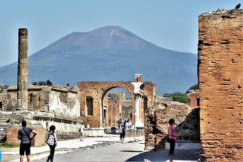 POMPEII- UND VESUVIUS-TOUR ab NEAPEL (Tickets und Abholung vom Hotel INKLUSIVE)