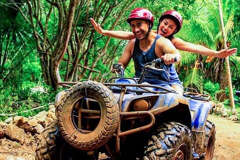 Giornata dell'adrenalina di Cancun per Cenote Zipline e ATV
