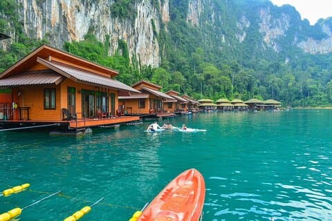 Tour del lago Cheow Lan con kayak nelle grotte di diamanti da Phuket