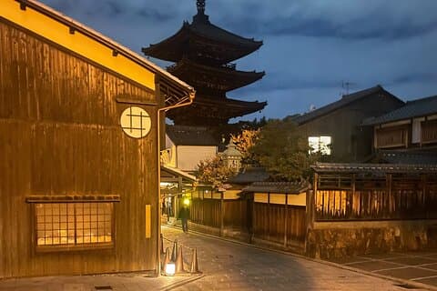 Découvrez Kyoto la nuit à vélo